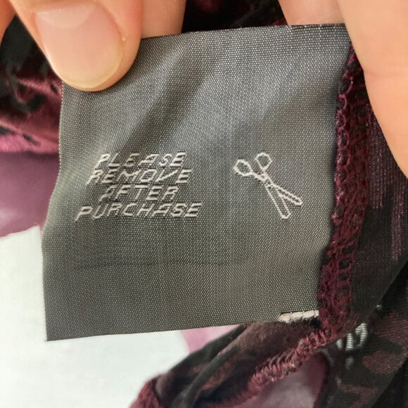 Simply Vera Wang Red Burnout Sheer Velvet Top Womens XL Whimsigoth Y2K Vamp - Picture 10 of 10